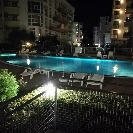 In Sunset Beach 2 Sluneční pobřeží